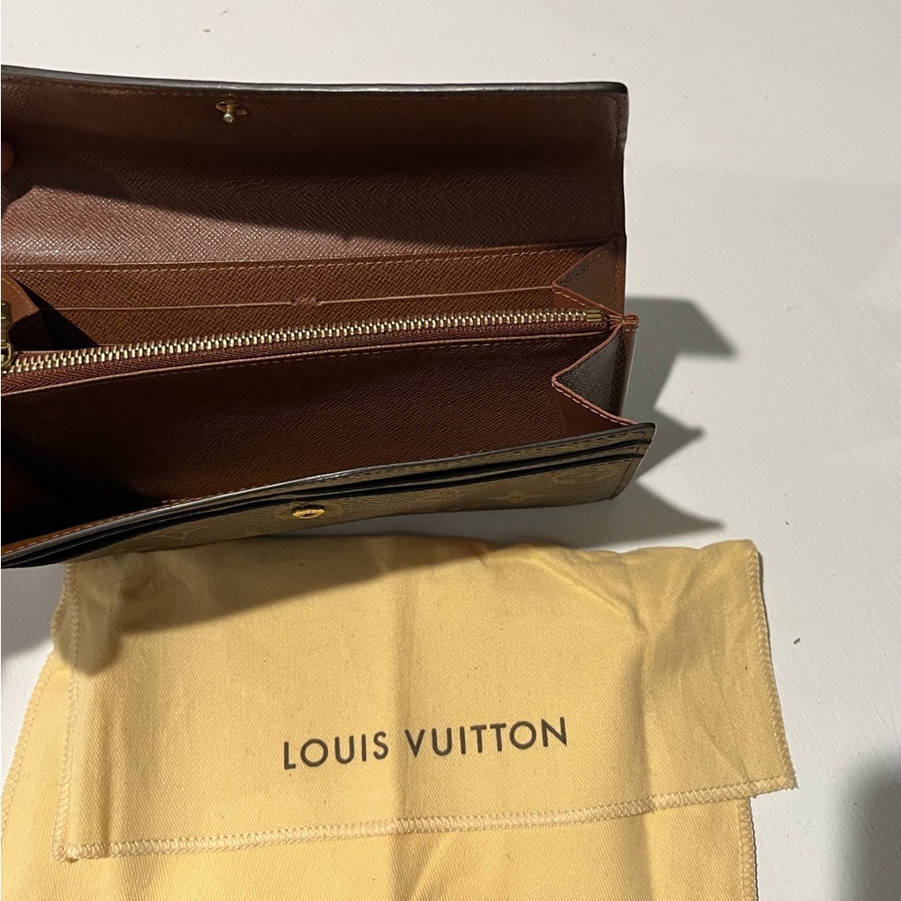 Louis Vuitton Wallet - Picture 2 of 6